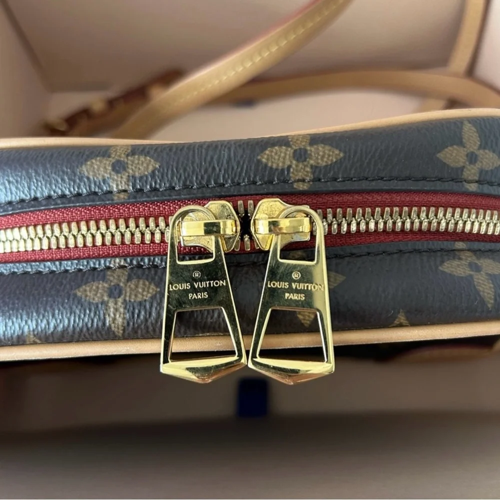 Louis Vuitton Mini Deauville Crossbody - Picture 6 of 13